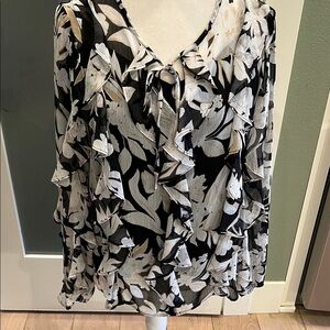 Anne Klein Black and White Floral Blouse with ruffles, NWT, medium